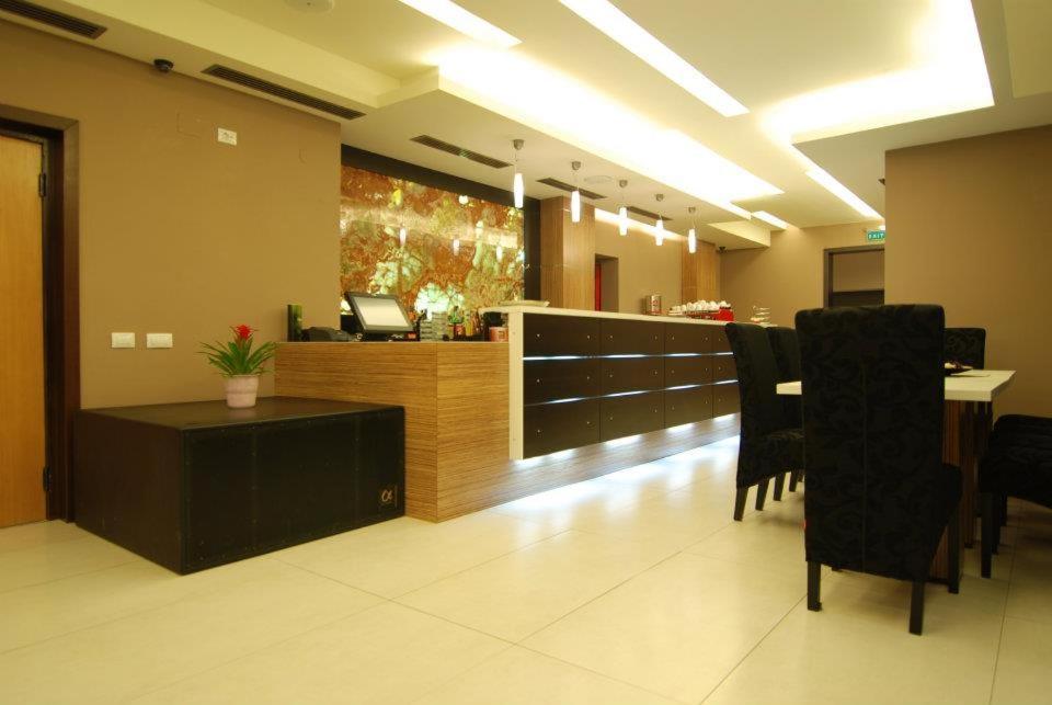 Hotel Ave Lux 3*