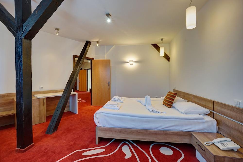 Hotel Ave Lux 3*